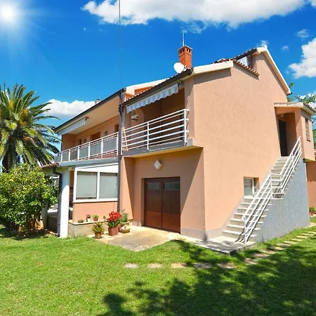 Mira 667 Apartment *